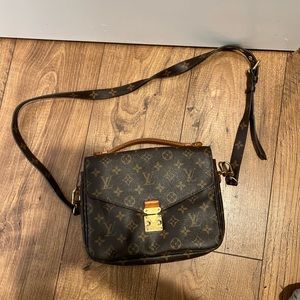Louis Vuitton Pochette Métis